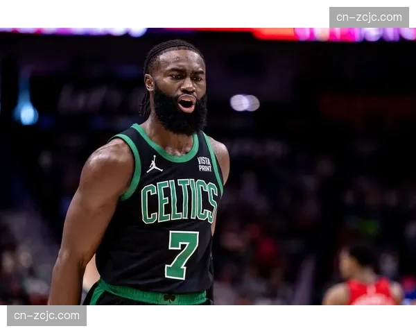 杰伦·布朗抗议推搡漏判连吃两T驱逐 赛后社媒怒斥判罚不公